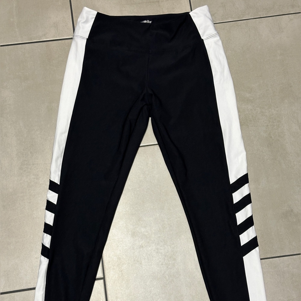 Marika Black & White Striped Leggings Medium